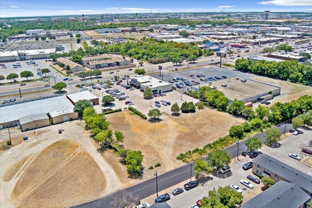 0.919 Acres on W. Waco Drive