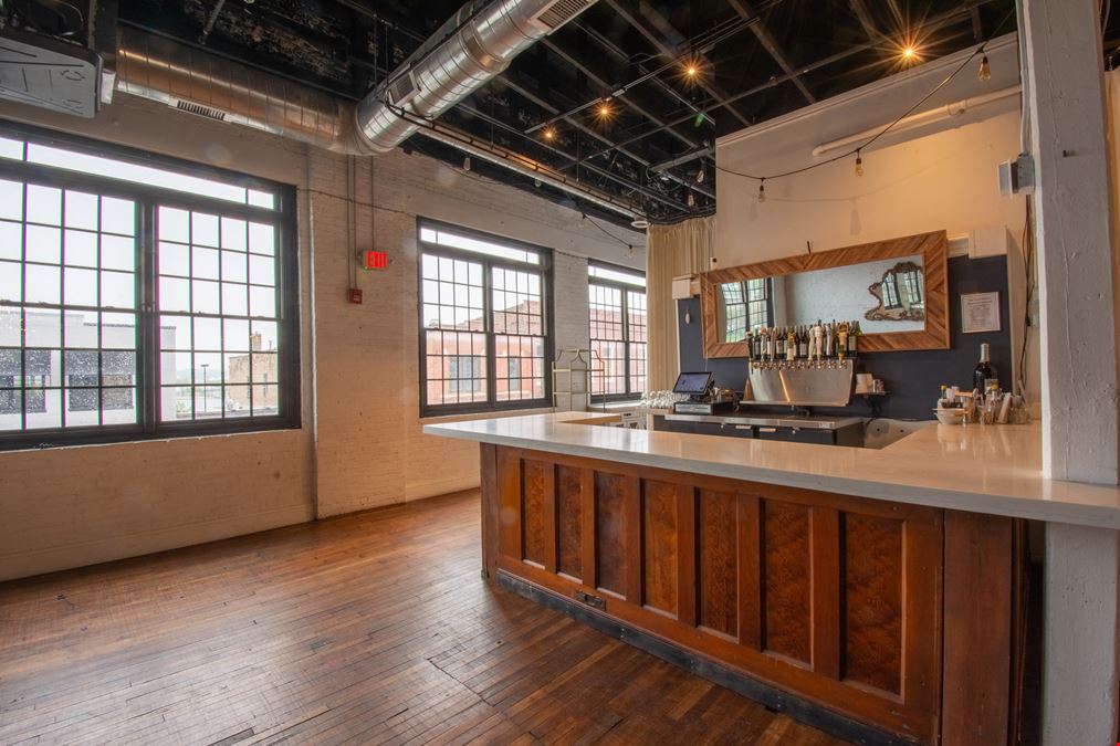 Restaurant/Banquet Facility in Downtown Aurora
