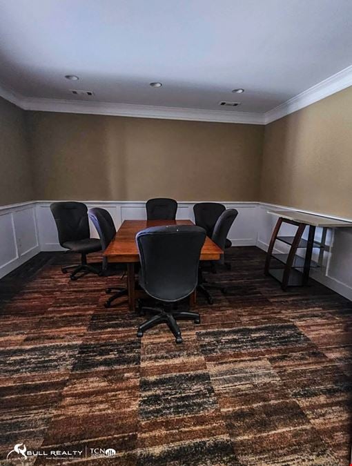 Holly Springs Office Suites | ±1,300 SF