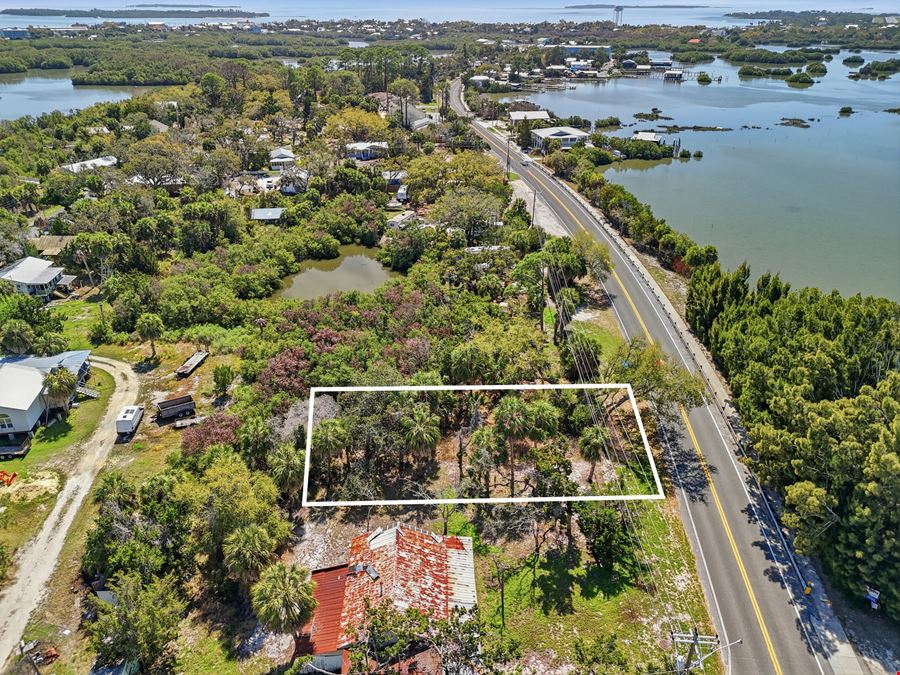 Vacant Lot in Cedar Key