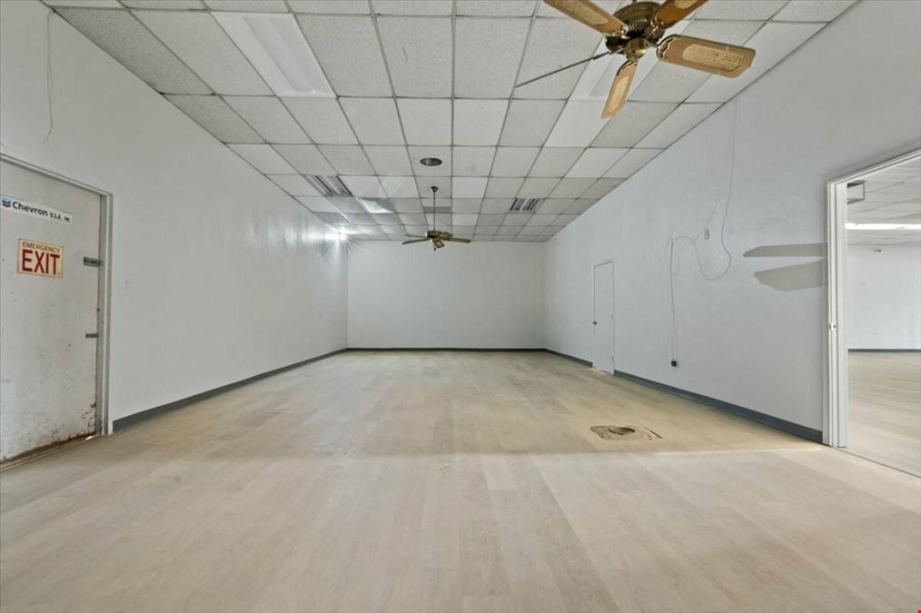 High Exposure Retail Building: 2 Units