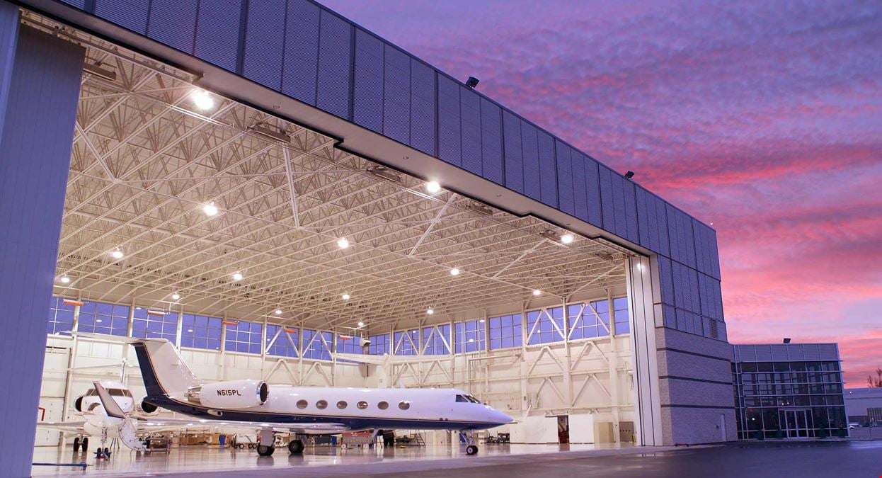 Falcon Field Corporate Hangar C7