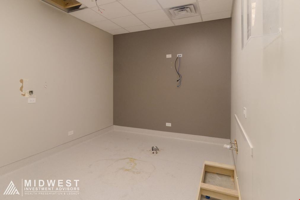 5230 S. Blackstone Ave - | 2,120 SF