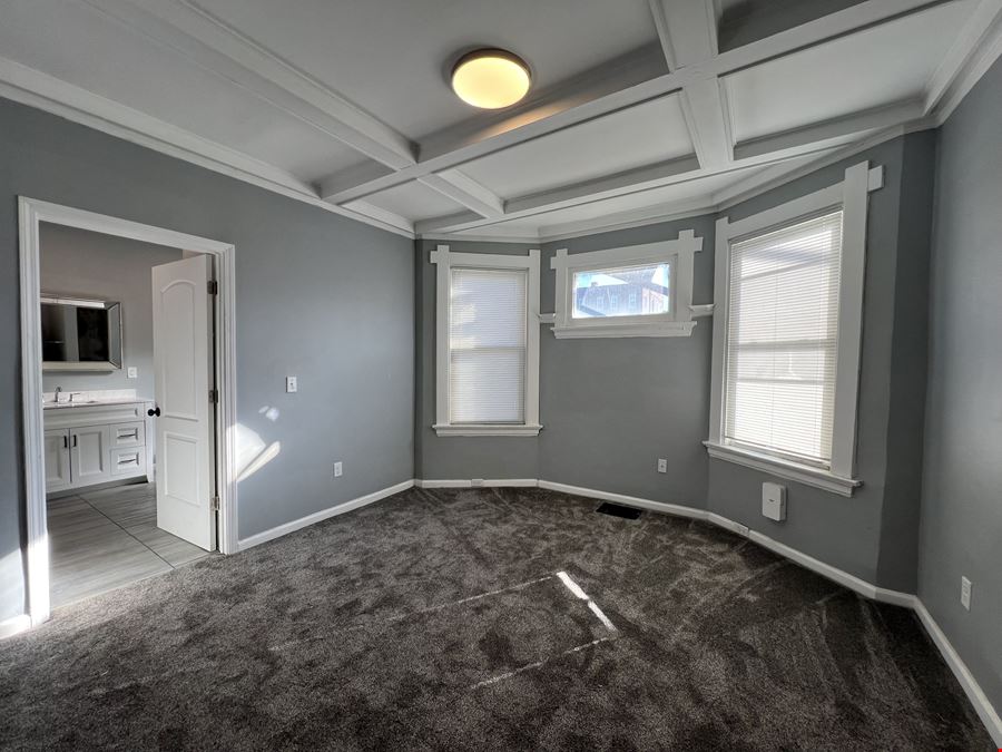 Melrose Ave: Low-Rise Multifamily Investment Package