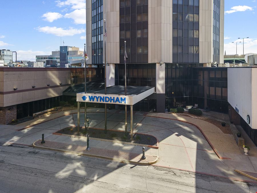 31-Story, Full-Service Downtown Hotel