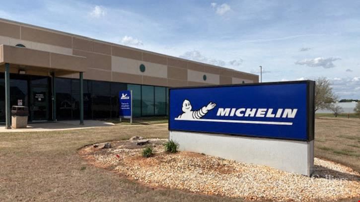 ±32,500-SF Office and Warehouse Building with Excess Land for Sale