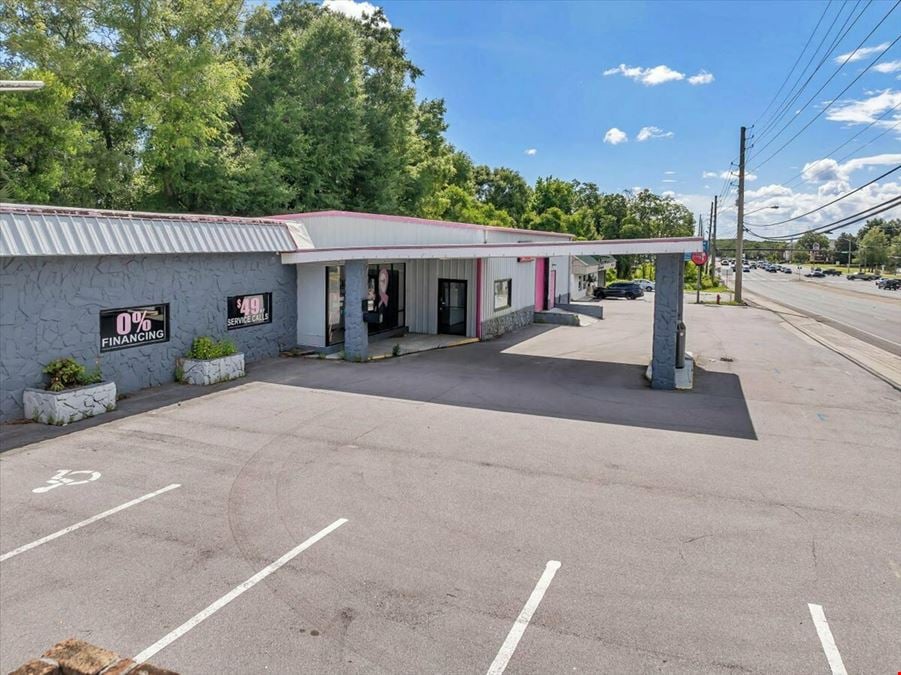 Stand Alone Commercial Building on Main Corridor