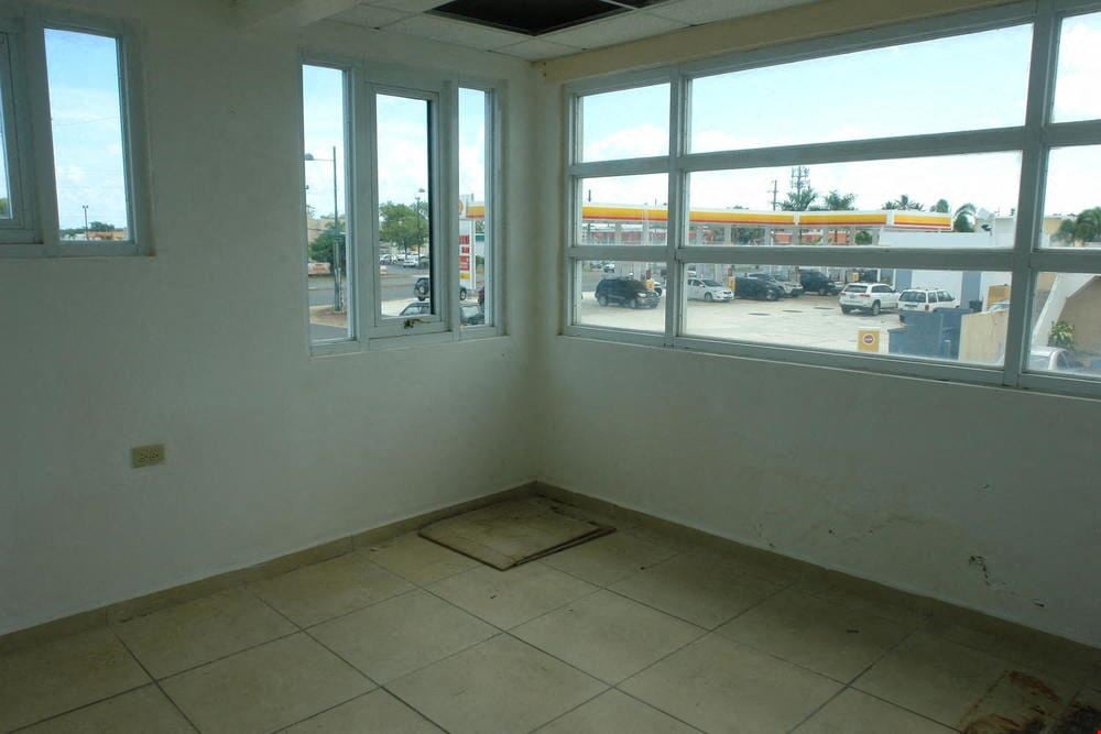 Toa Baja Levittown Commercial Building - For Sale