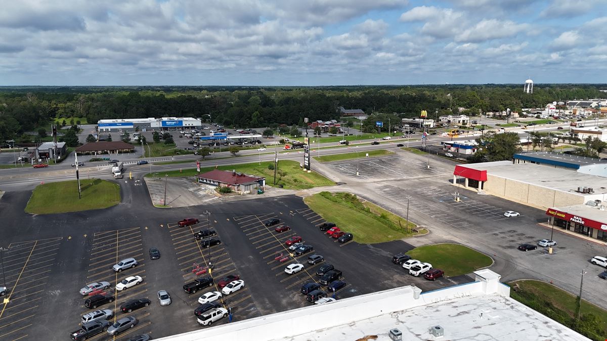 Two Retail Spaces in Winn Dixie Anchored Shopping Center