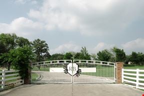Elegant Hill Country Wedding & Event Center – 14,321 SF on 39 Acres