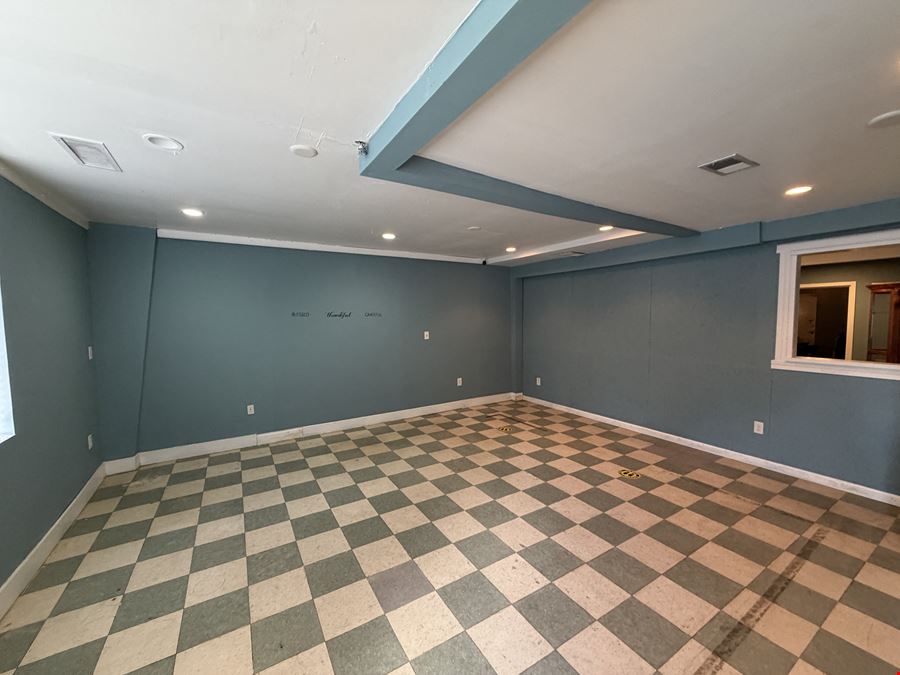 10390 Highway 78 E