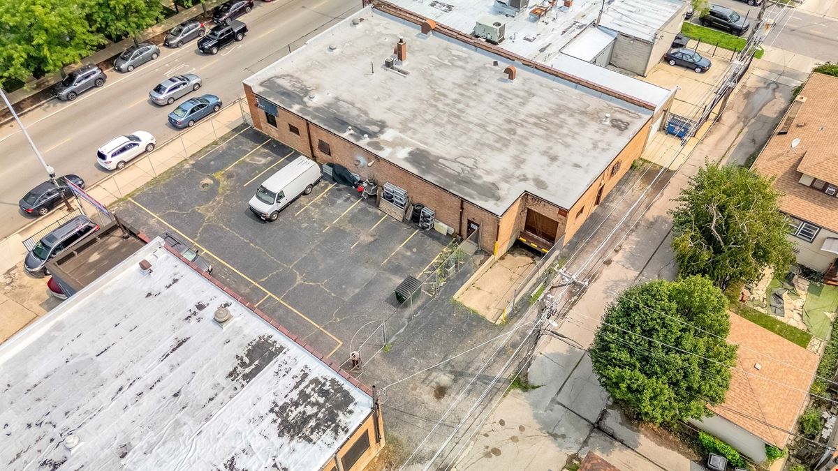 4511 W Belmont Ave