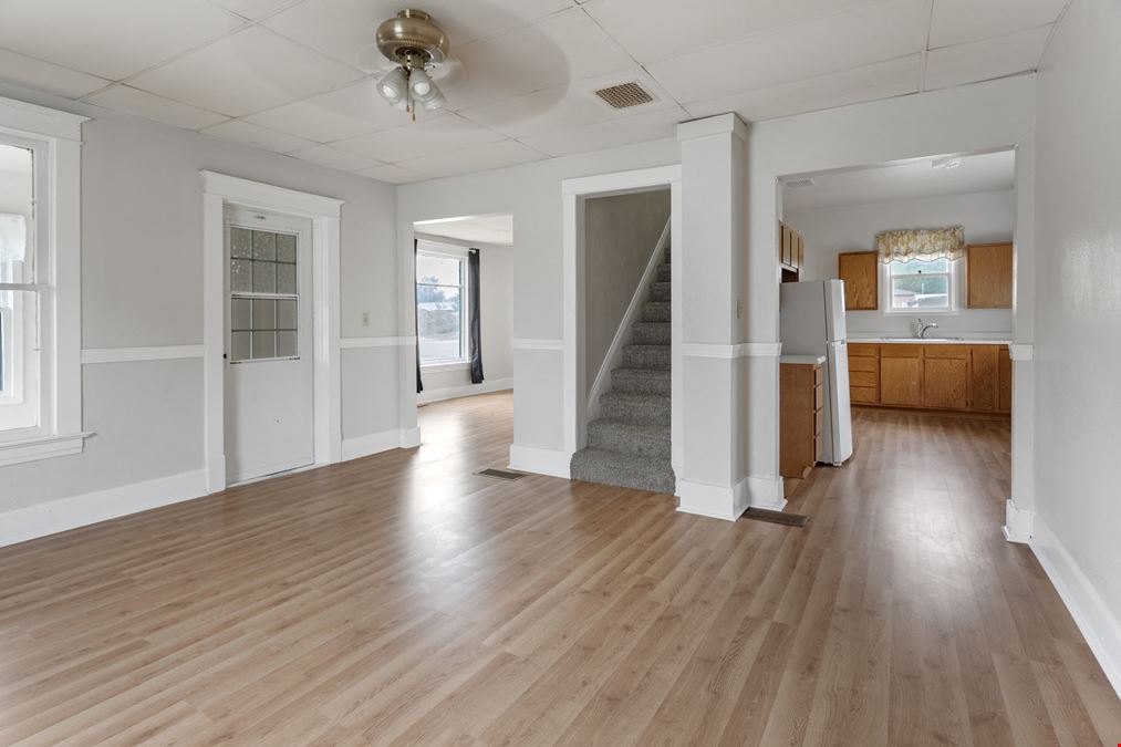 320 8th St W