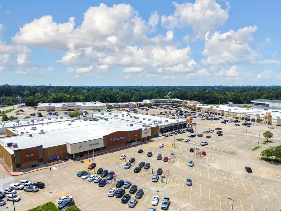 Hammond Aire Plaza: Highly Visible and Grocery-Anchored Retail