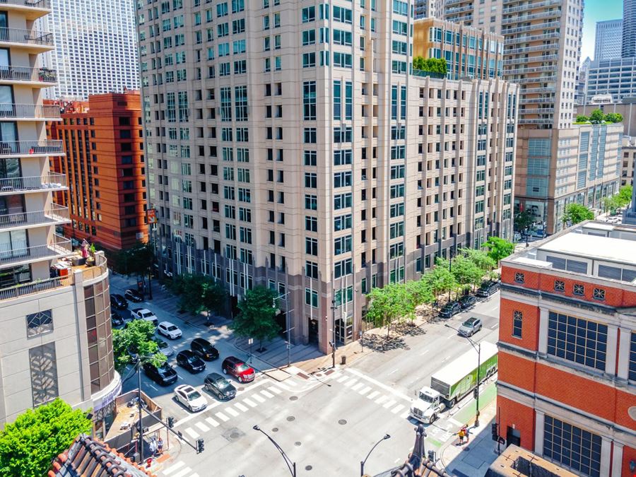 33 W Ontario St