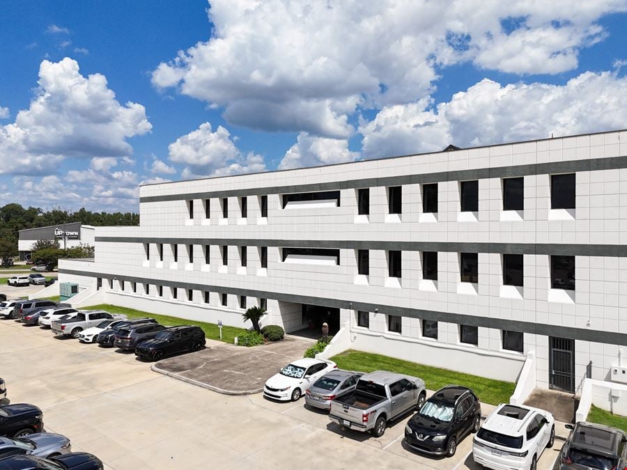 Office Suites Available in Investar Tower