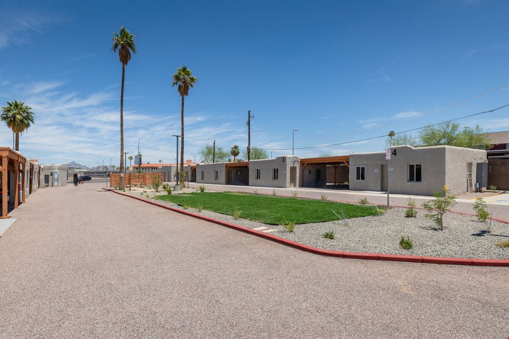 2625 E Van Buren St