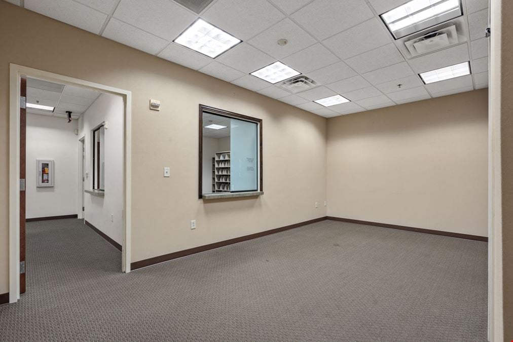 809 W Harwood Rd