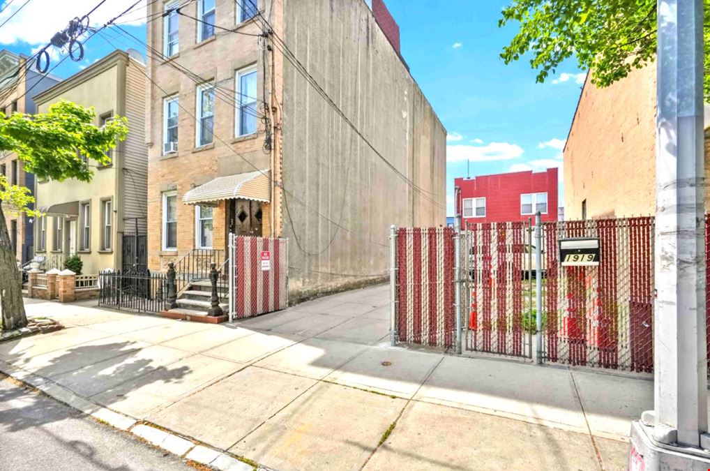 19-19 Harman St