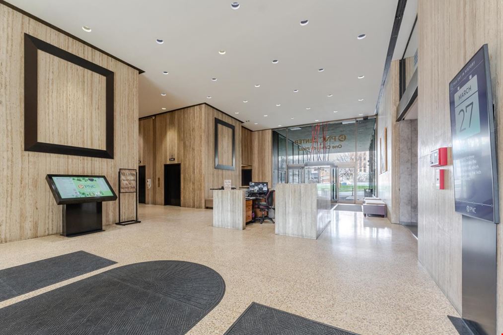 1 Cascade Plaza