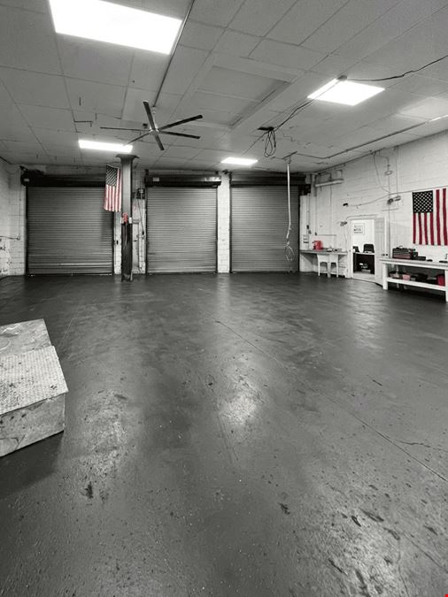 700 - 2,800 SF | 286 Hamilton Avenue | Divisible Industrial Space With Roll-Down Gates & Backyard for Lease