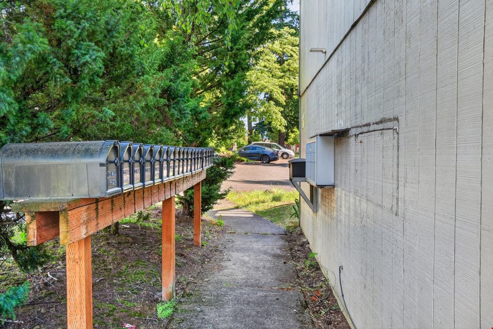 Eastwood Estates - 19109-19123 SE Yamhill St