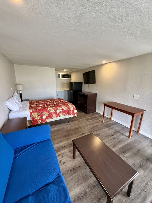 Hometown Inn