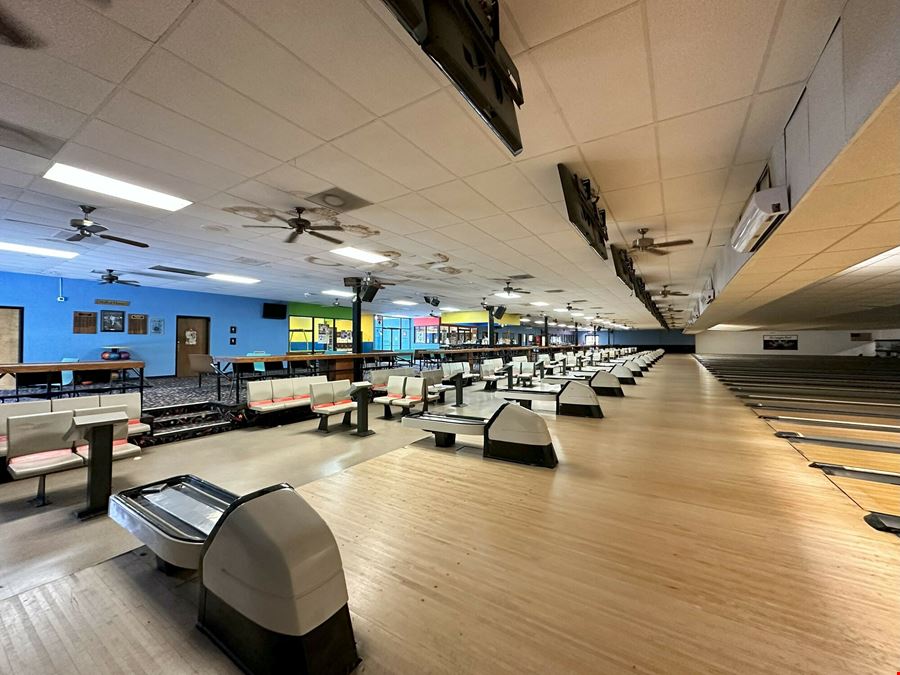 30,000 SF Building on 3.3 Acres – Former Bowling Alley