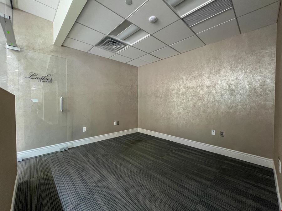 Iconic Retail Space in the Kahler Grand