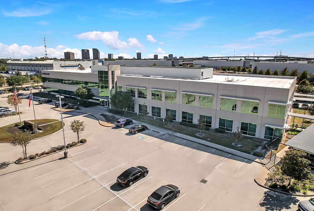 681 Greens Parkway (R2054)
