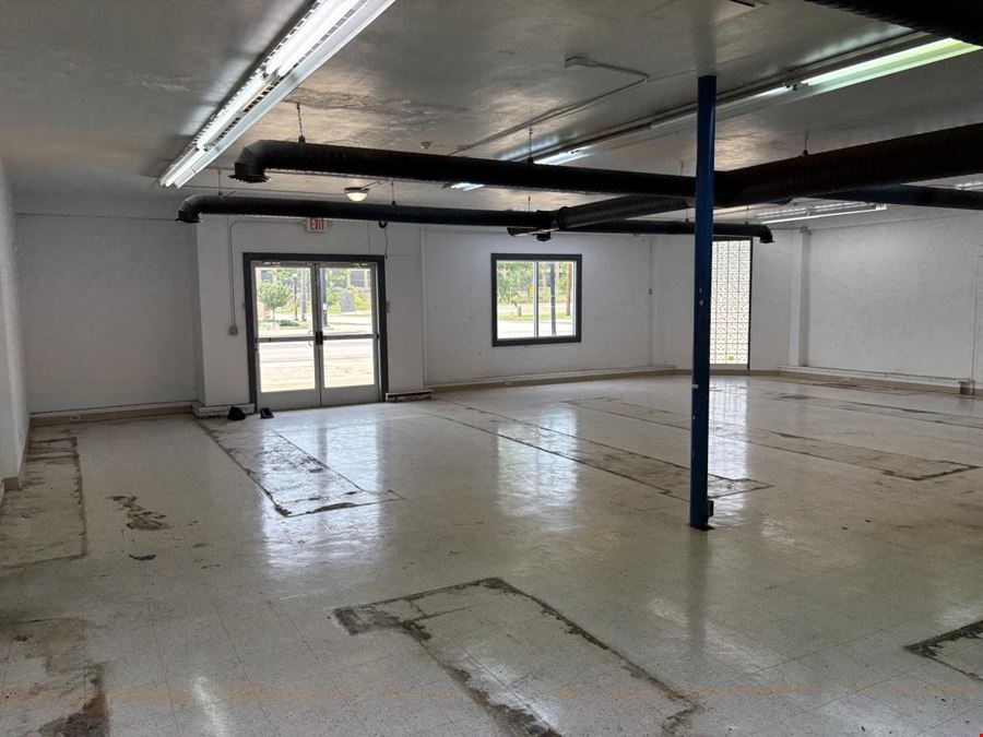 1325 S Main St