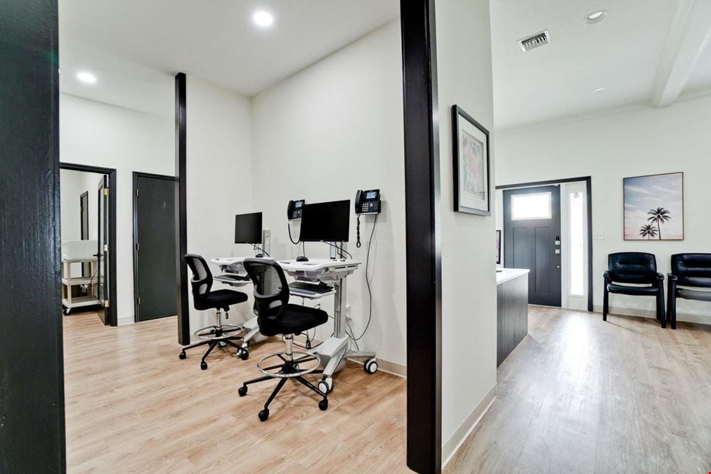 AMAZING INVESTMENT OPPORTUNITY ON UNIVERSITY PKWY.!