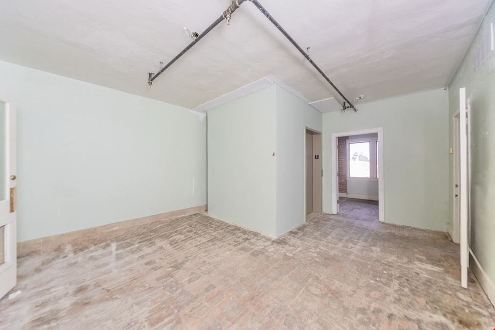 220 SW 25th St.