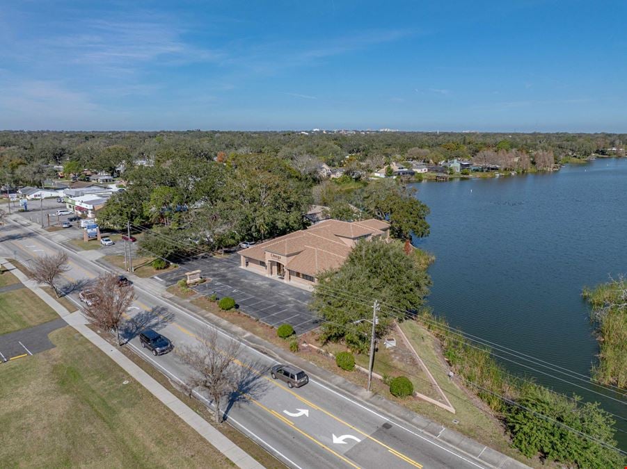 7,000 SF / 1.5 Acres Lakefront Class A Office Building in South Lakeland