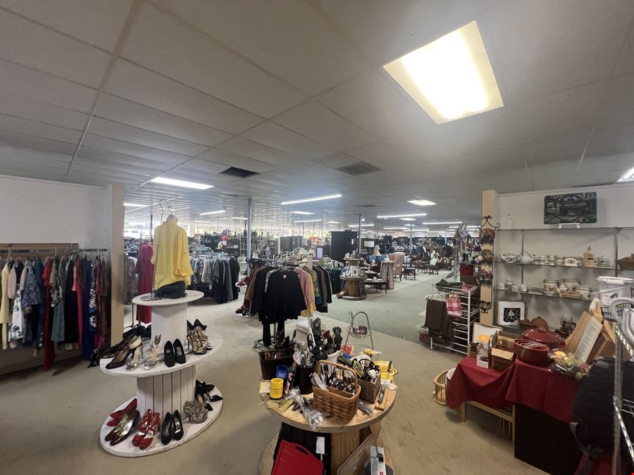 16,110 SF Marietta Retail For Lease
