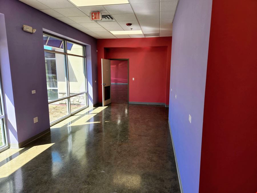 Old Orchard Trade Area | 2,942 SF Retail Space