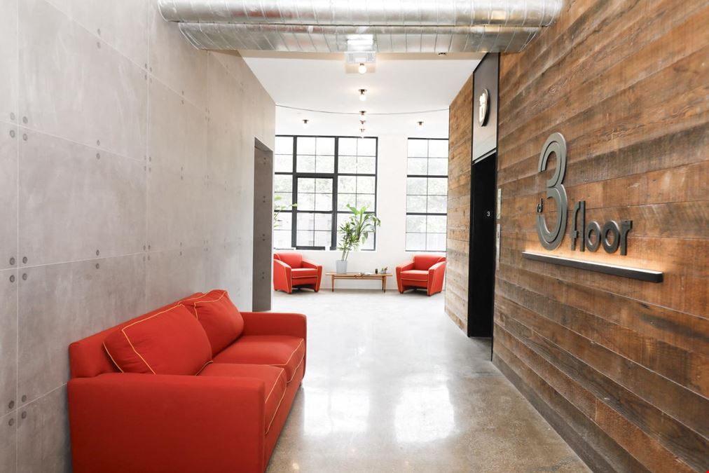 Urban Yard + Footbridge + Queensbridge Studios in Prime Location LIC, Queens