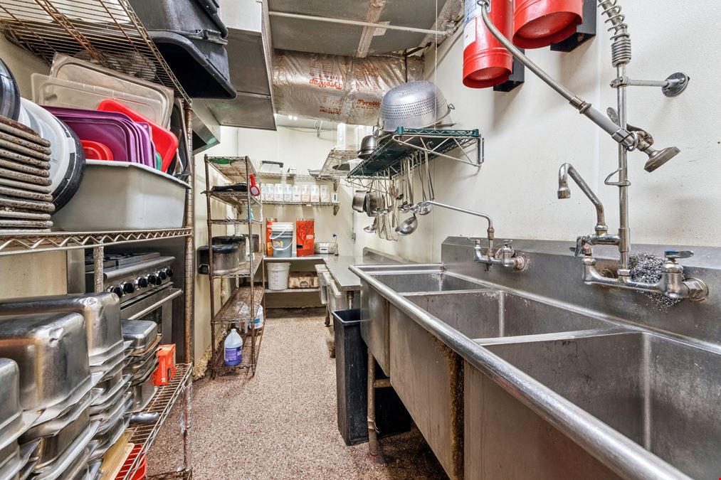 Iconic French Quarter Restaurant Property
