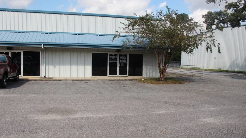 25,000sf Showroom/office/ Warehouse