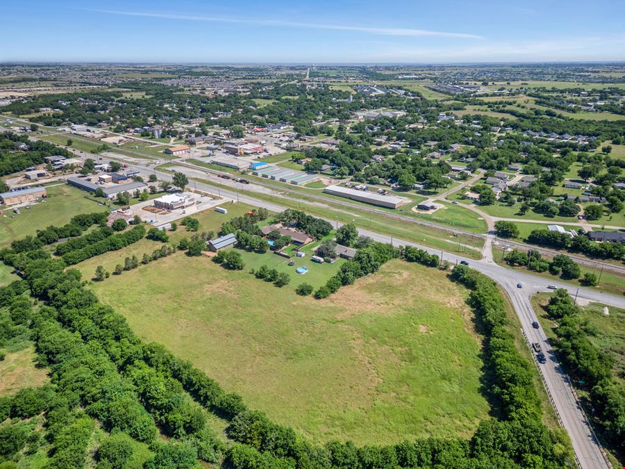 300 & 304 E Hwy 171