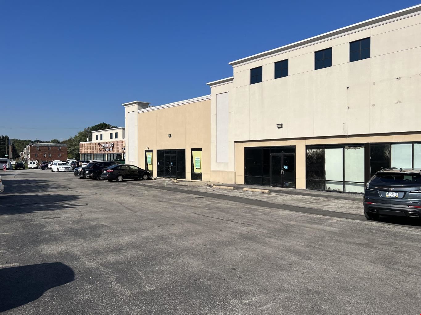 Versatile Retail & Event Space – Perfect for Pickleball or Business!