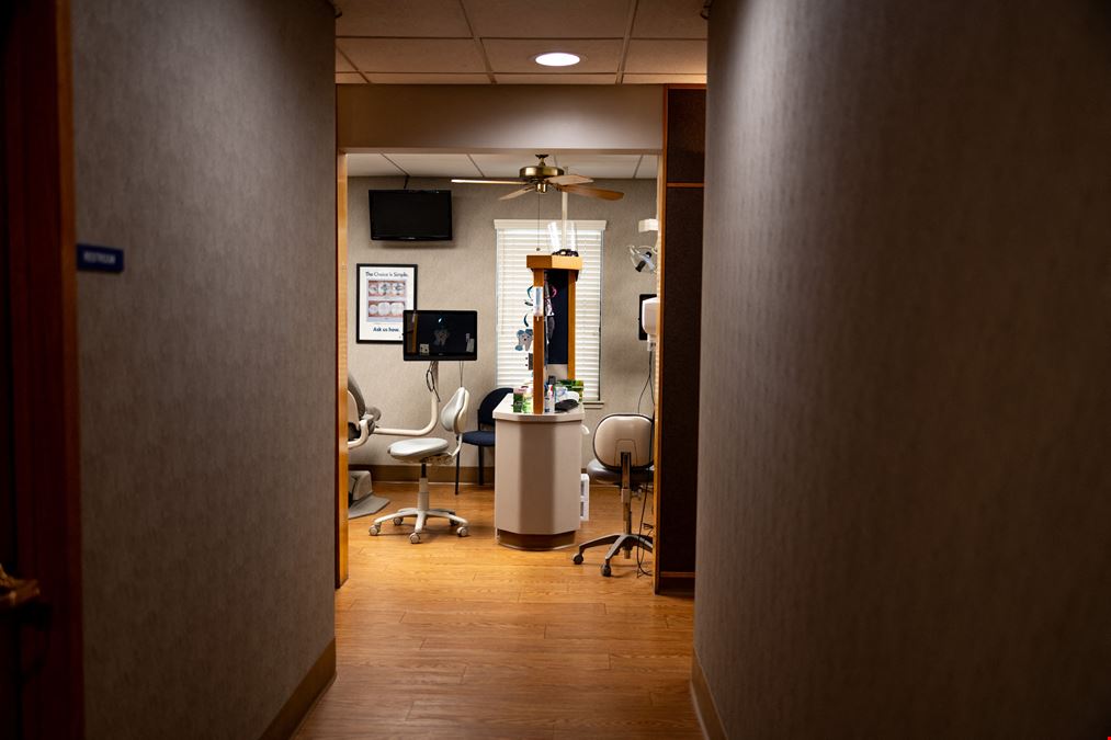 Coventry Square - 6215 N Fresno St