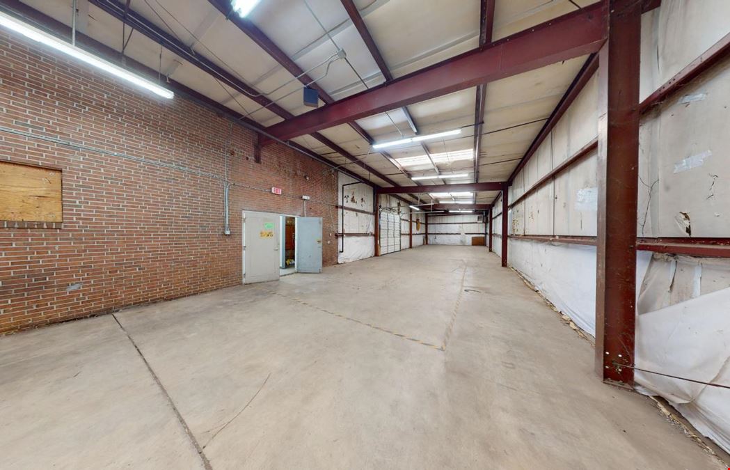 Flex Retail w 16' Ceiling | Large Warehouse | Interstate Access