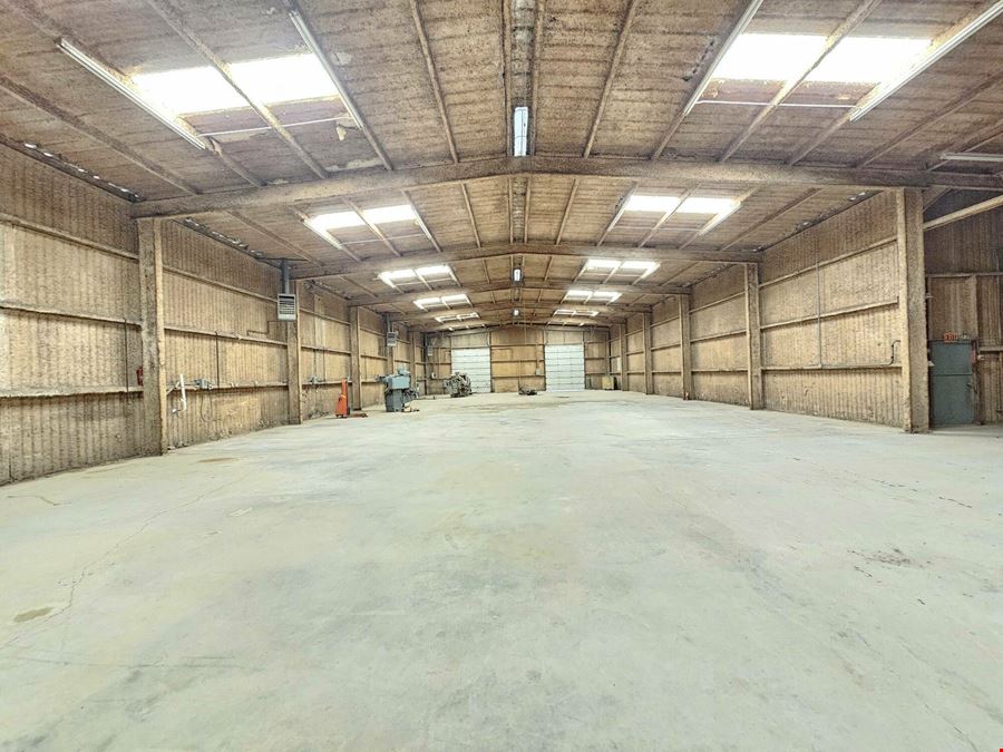 2 Loading Dock Shop/Office Near I-20