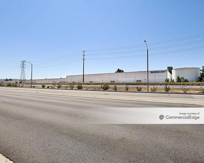 18961-18971 E. Arenth Ave.