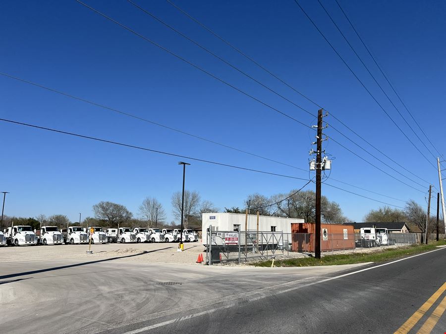 3033 I-10 East Frontage Rd, Baytown, TX 77521, Harris County