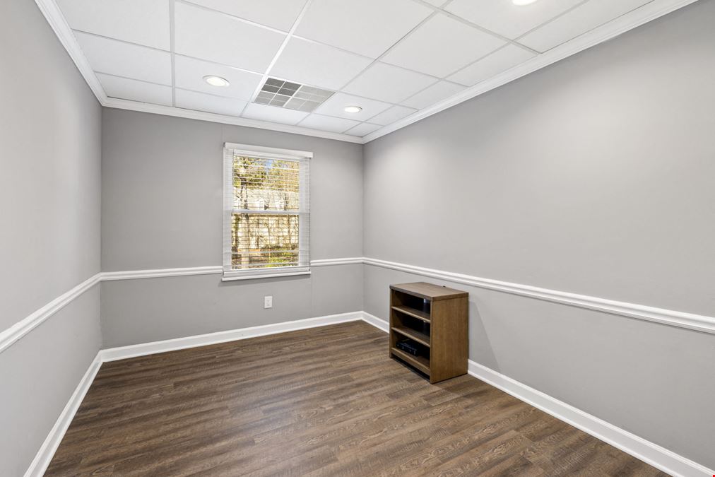 Modern Second-Floor Office Suite in Roswell