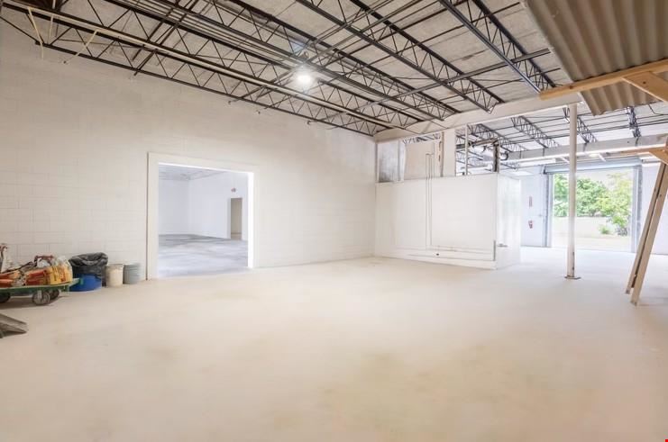Freestanding Office/Warehouse Building