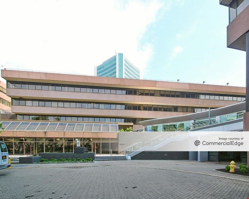 4 Landmark Square