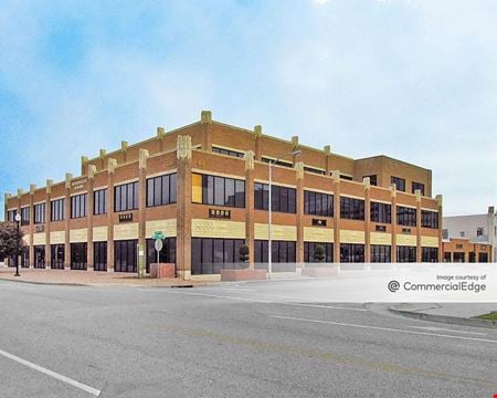 Preview of commercial space at 400 North Walker Avenue